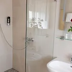 Hotel-restaurant Zum Kirschbaum מלון 3*