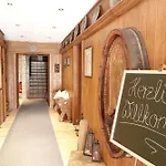 Hotel-restaurant Zum Kirschbaum מלון וירצבורג