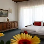Hotel-restaurant Zum Kirschbaum מלון 3*