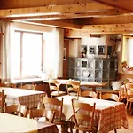 Hotel-restaurant Zum Kirschbaum וירצבורג
