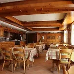 Hotel-restaurant Zum Kirschbaum וירצבורג