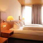 Hotel-restaurant Zum Kirschbaum וירצבורג