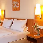 Hotel-restaurant Zum Kirschbaum וירצבורג