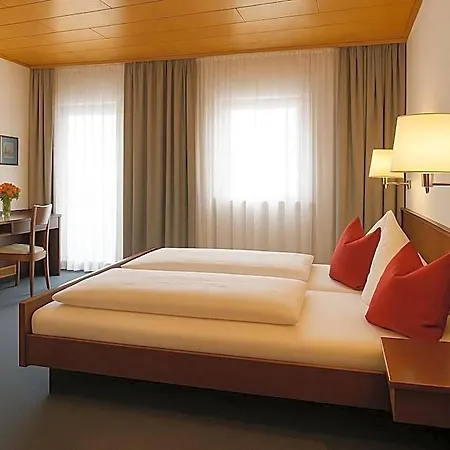 Hotel-restaurant Zum Kirschbaum Отель Вюрцбург
