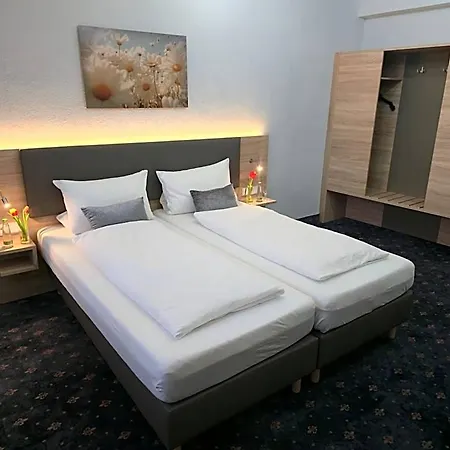 Отель Hotel-restaurant Zum Kirschbaum 3*
